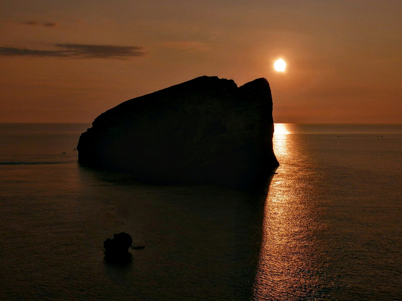 L'isola Foradada al tramonto — Alghero